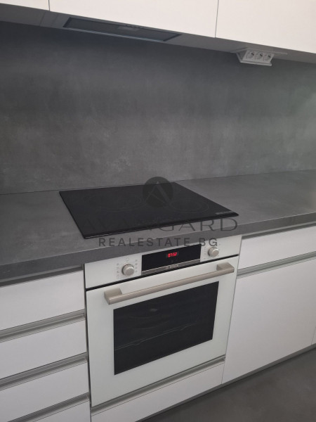 ЛУКСОЗЕН ЧЕТИРИСТАЕН С ВЪЗМОЖНОСТ ЗА ГАРАЖ !