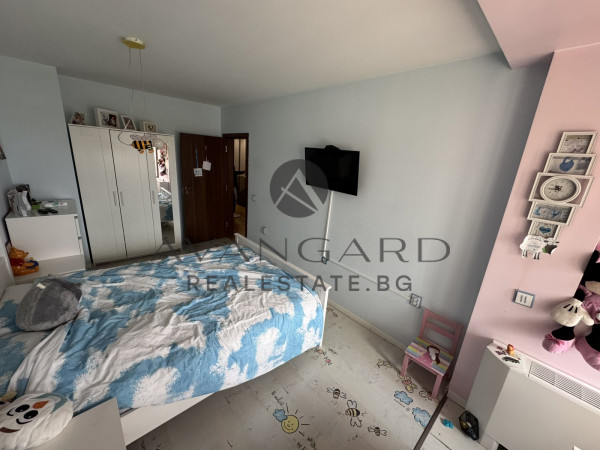 ДВУЕТАЖНА КЪЩА В ОСТРОМИЛА !!!