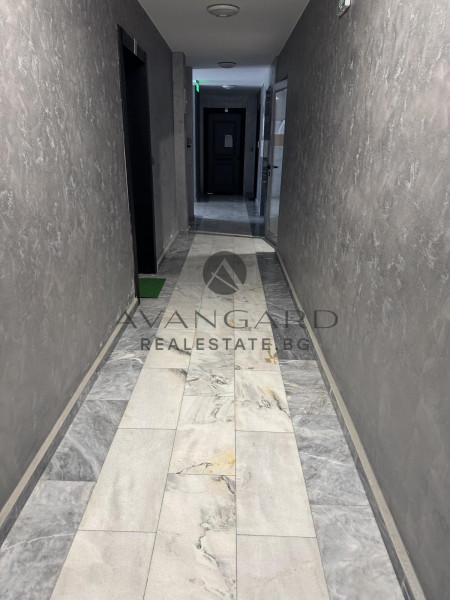 ДВУСТАЕН С ВЕРАНДА И СОБСТВЕН ДВОР