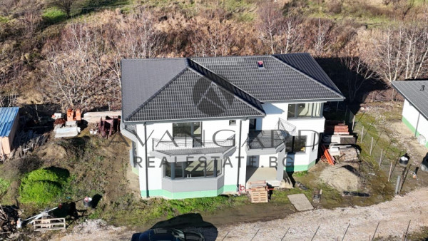 САМОСТОЯТЕЛНА КЪЩА В ЗЛАТИТРАП С АКТ 16