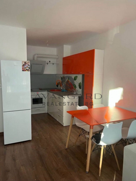 ДВУСТАЕН ОБЗАВЕДЕН!