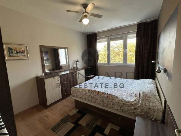 Саниран тристаен апартамент / Младежки хълм