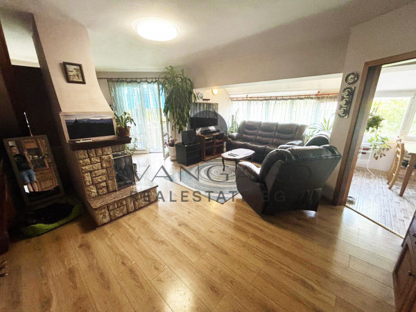 Four -bedroom maisonette Saturday market