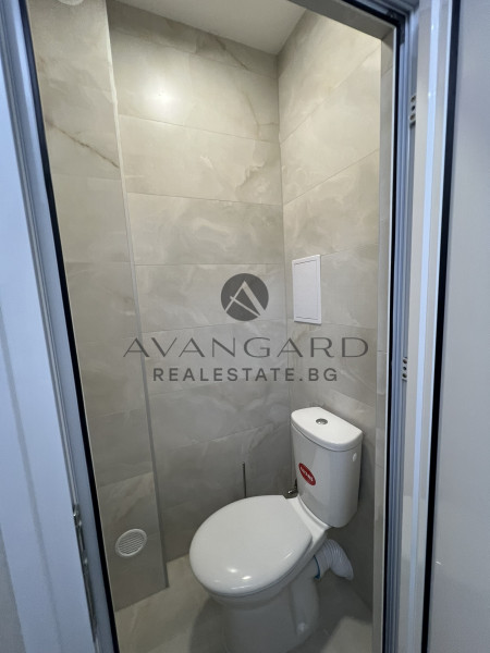 Renovated two -bedroom apartment next to the fair