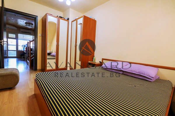 ПРОСТОРЕН И ИЗЦЯЛО ОБЗАВЕДЕН МЕЗОНЕТ ДО КАМЕЛА