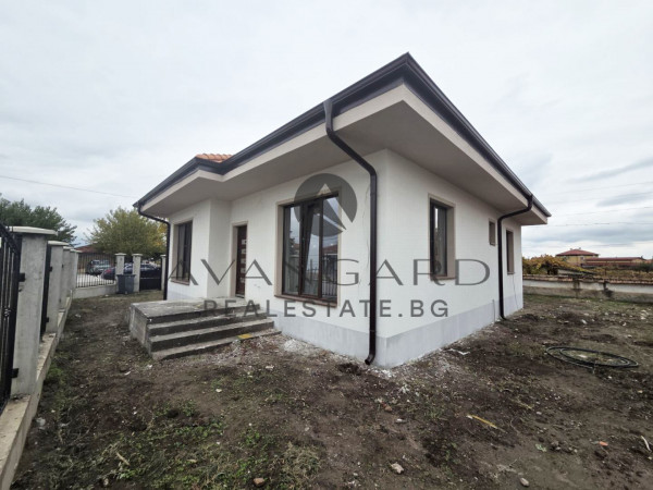 EXCLUSIVE!!! HOUSE IN S. MANOLE !!! THREE BEDROOMS!!! YARD !!!ACT 16 !!!