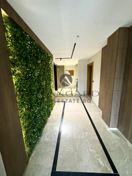 ТРИСТАЕН С АКТ 16 С ДВОР