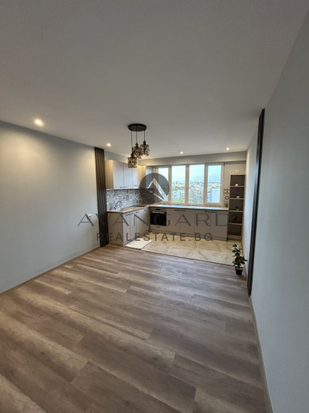 Обзаведен тристаен Кючук Париж