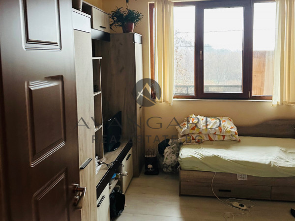 Двустаен с три отделни стаи до ОУ,,Елин Пелин"