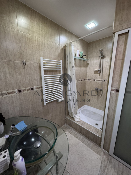 Етаж от къща + двустаен партерен апартамент