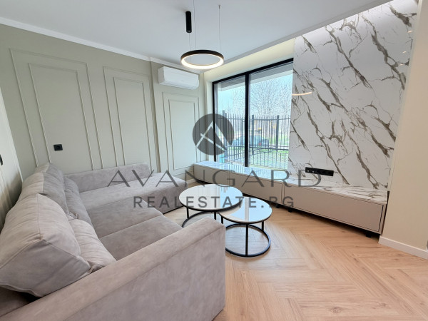 ЛУКСОЗЕН ДВУСТАЕН С ДВОРНА ВЕРАНДА !