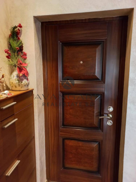 Тристаен с ПАРКОМЯСТО + СТУДИО КАМЕНИЦА 2