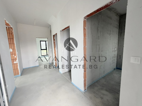 ДВУЕТАЖНА КЪЩА С ДВЕ ПАРКОМЕСТА ПРЕД АКТ 16