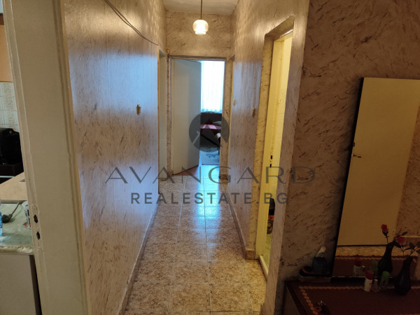 Spacious two -bedroom / real square footage / youth hill