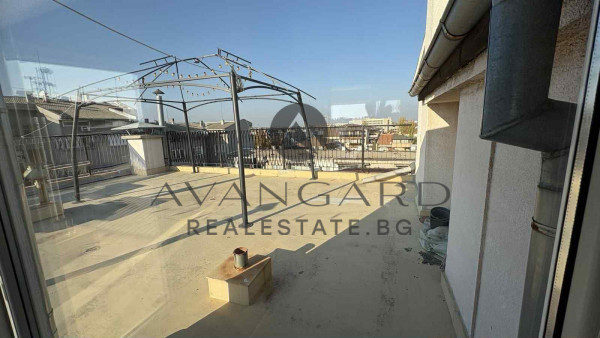Stylish two -bedroom apartment! Separate on the floor! South!