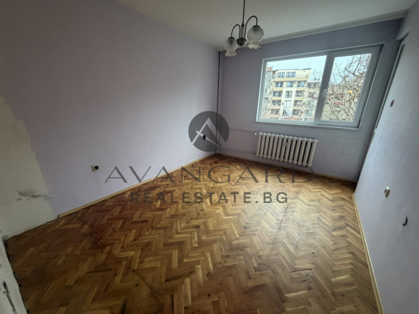 ТОП ЛОКАЦИЯ! Тристаен до ПОЩАТА