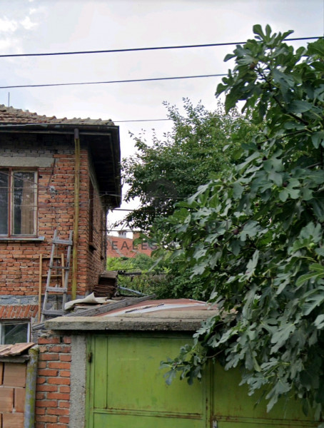 DOUBLE-STOREY HOUSE/FIRST