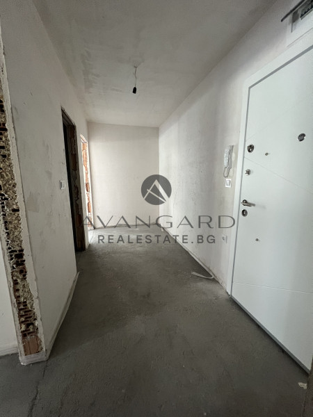 One -bedroom apartment with porch on Raya Street