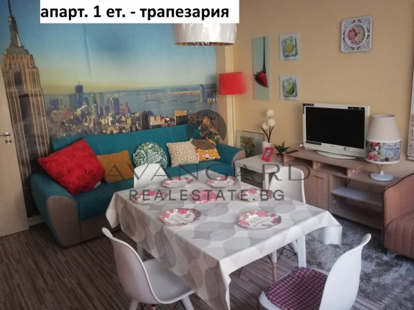 Тристаен до Пеещите фонтани