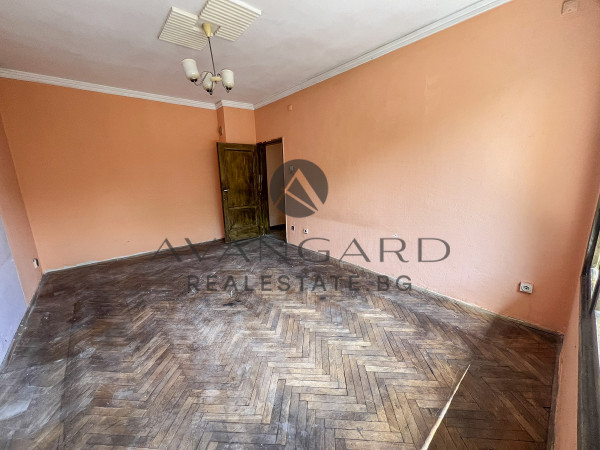 ДВУСТАЕН АПАРТАМЕНТ С ТРИ ОТДЕЛНИ СТАИ В  КАМЕНИЦА 1