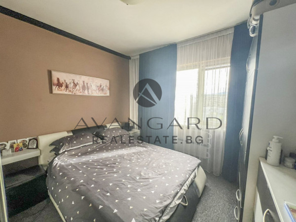 ТРИСТАЕН РЕАЛНА КВАДРАТУРА / ИЗГРЕВ