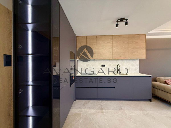 ДИЗАЙНЕРСКИ МНОГОСТАЕН АПАРТАМЕНТ