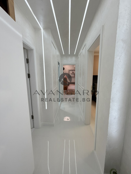 ЛУКСОЗЕН ТРИСТАЕН В МАЛКА СГРАДА !