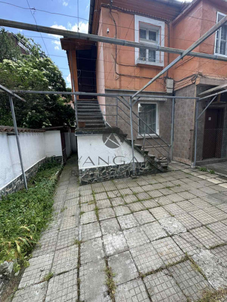 ЕТАЖ ОТ КЪЩА С ПАРКОМЯСТО / ГРОЗДОВ ПАЗАР