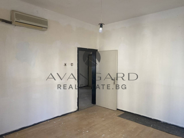 ЧЕТИРИСТАЕН АПАРТАМЕНТ В КАМЕНИЦА 1