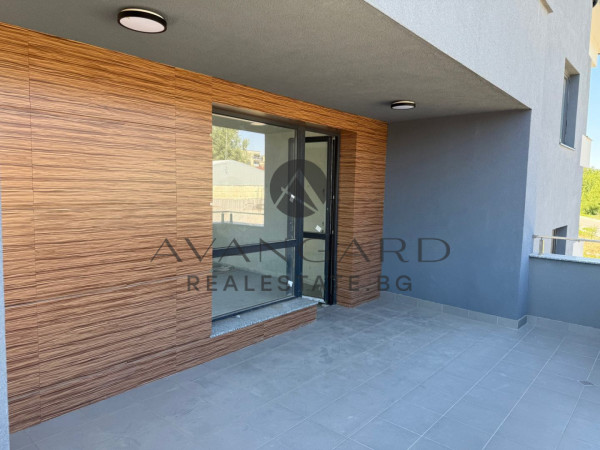 Spacious one -bedroom in front of act16 / Ostromila