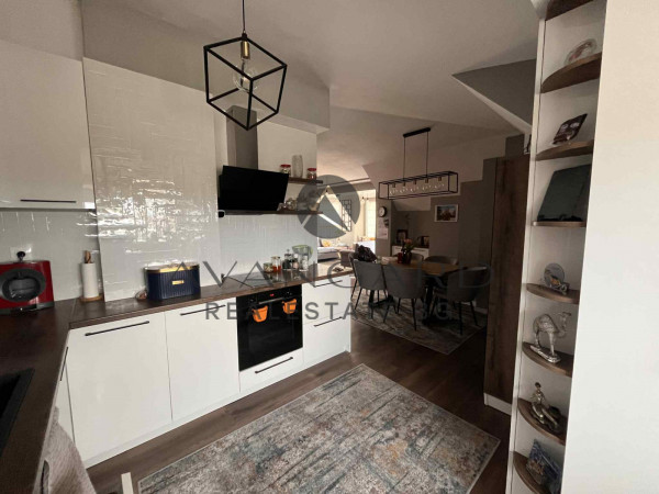 Stylish two -bedroom apartment! Separate on the floor! South!