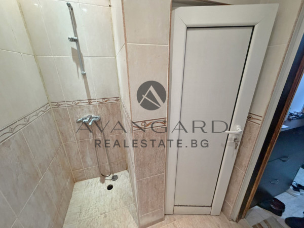 ИЗЦЯЛО САНИРАН ДВУСТАЕН КЪРШИЯКА