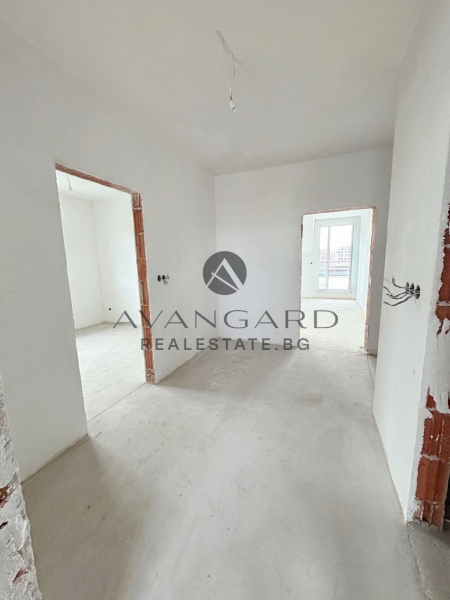 Тристаен с акт 14 в малка сграда