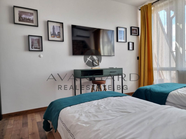 Luxury three-room apartment with TWO PARKING SPACES, KAMENITSA 1