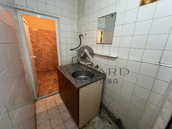 BARGAINFUL! Three-room REAL SQUARE AREA