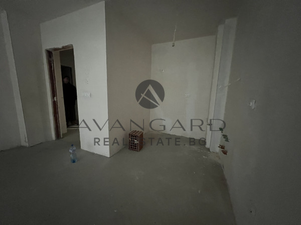 ДВУСТАЕН С ВЕРАНДА И СОБСТВЕН ДВОР