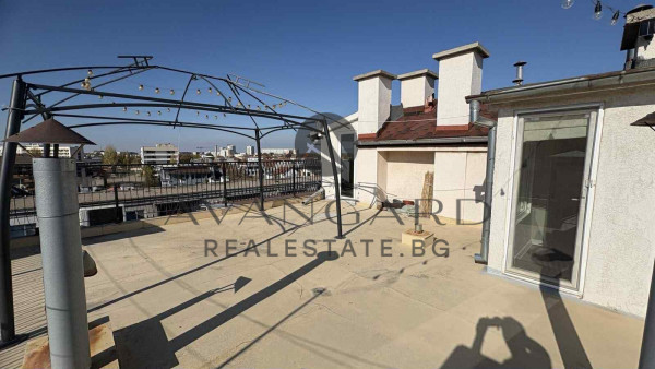 Stylish two -bedroom apartment! Separate on the floor! South!