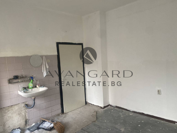 ЧЕТИРИСТАЕН АПАРТАМЕНТ В КАМЕНИЦА 1