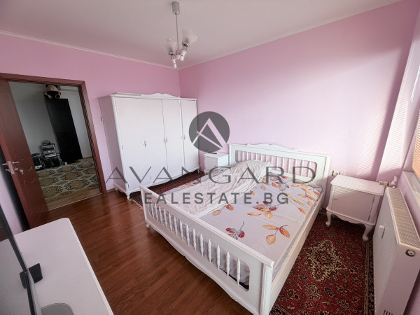 ОБЗАВЕДЕН ТРИСТАЕН С РЕАЛНА КВАДРАТУРА