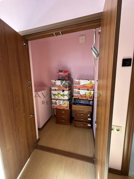 Тристаен апартамент с ГАРАЖ И ПАРКОМЯСТО