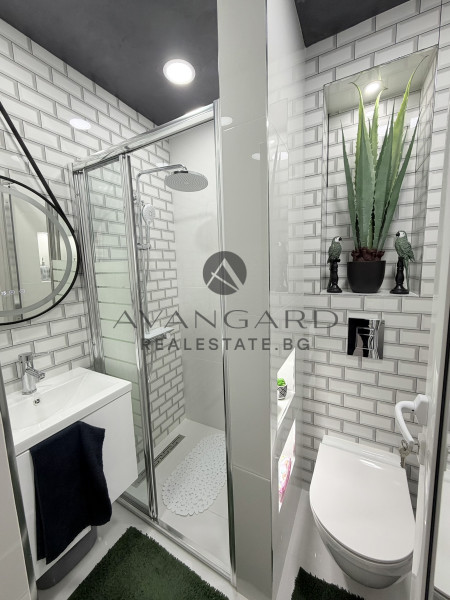 ЛУКСОЗЕН ТРИСТАЕН В МАЛКА СГРАДА !