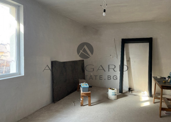 DETACHED HOUSE! BRANIPOLE!