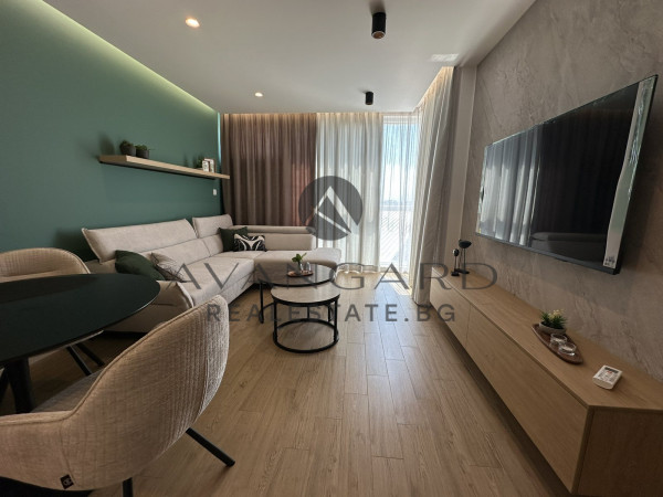 Designer Spacious one -bedroom / new building / judges
