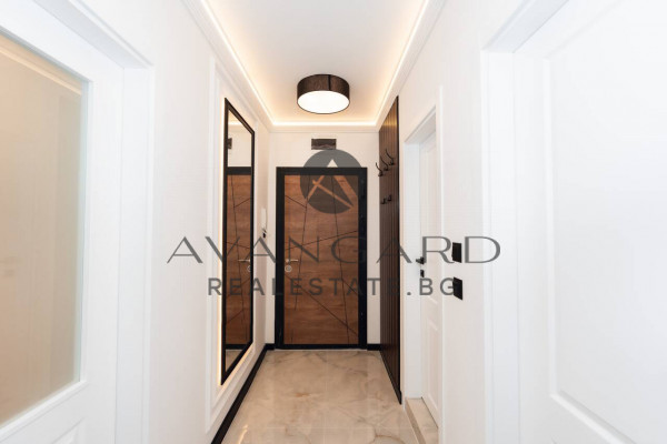 LUXURIOUSLY FURNISHED TWO-ROOM APARTMENT