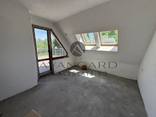 Two bedroom apartment with Act 16! Marasha!