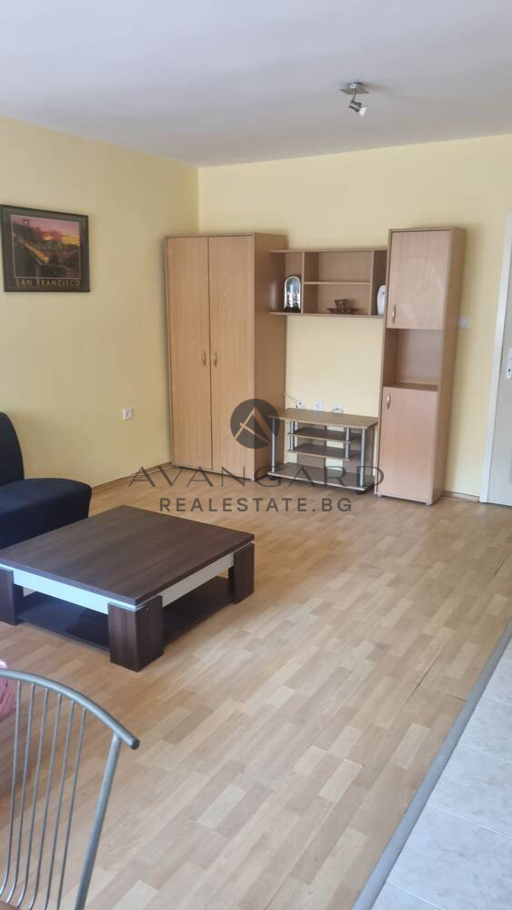 Spacious one -bedroom / south exposure / real square footage
