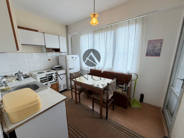 ДВУСТАЕН С ТРИ ОТДЕЛНИ СТАИ ДО ПАНАИРА