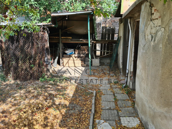 Floor of a House with yard and garage / Smirnenski