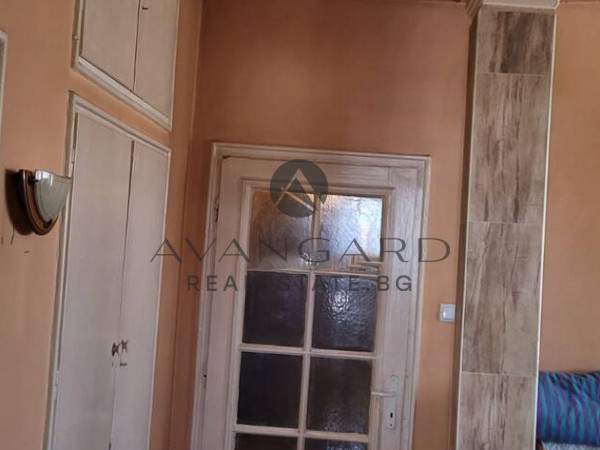 ТРИСТАЕН С ГАРАЖ ВОДНАТА ПАЛАТА