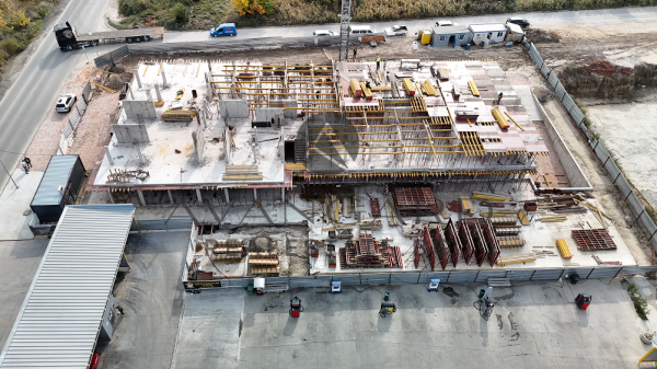 ЧЕТИРИСТАЕН НОВА СГРАДА / ОСТРОМИЛА